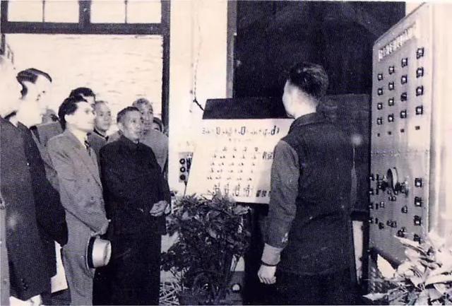 融合創(chuàng)新中實(shí)現(xiàn)0到1的突破，半個(gè)多世紀(jì)前，他們共同開(kāi)創(chuàng)了復(fù)旦計(jì)算機(jī)事業(yè)